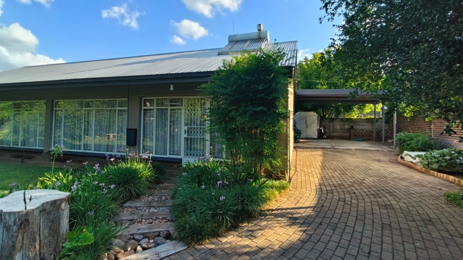 4 Bedroom Property for Sale in Oewersig North West